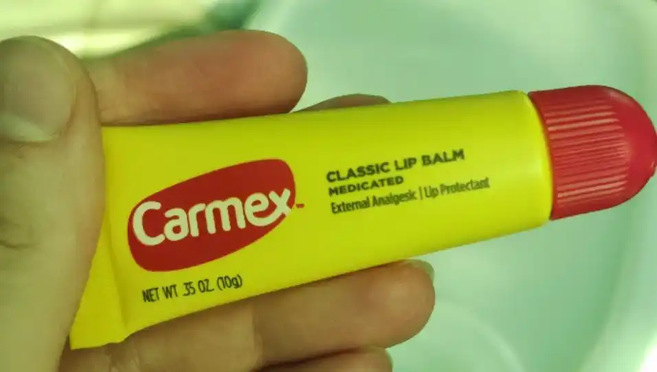 Классический бальзам для губ Carmex, увлажняющий, 10 г