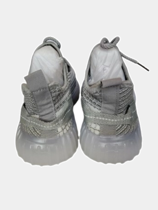 Ayollar krossovkalari Yezzy
