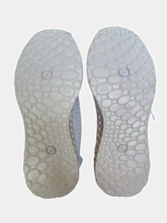 Ayollar krossovkalari Yezzy