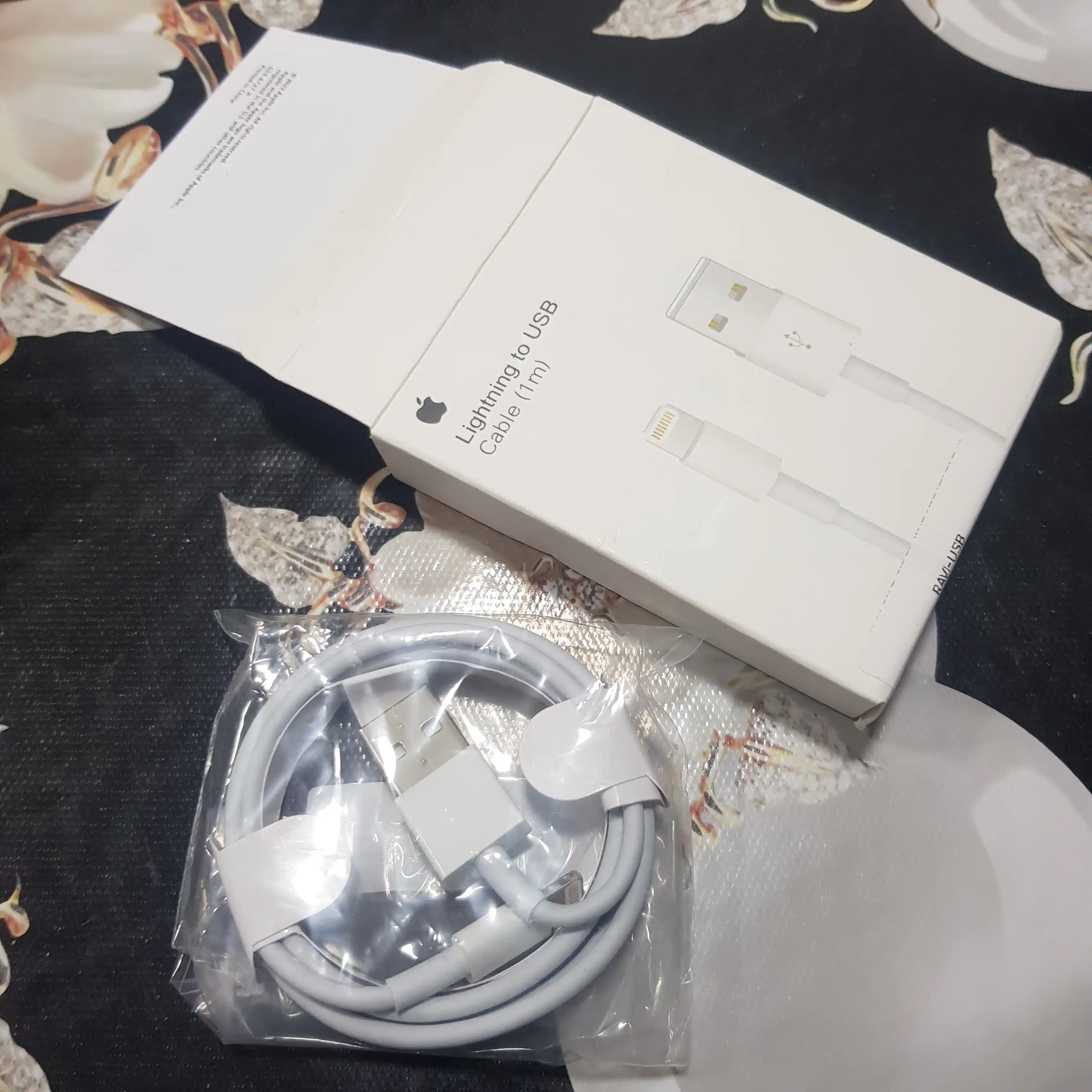 Zaryadlovchi kabel iPhone uchun USB / Lightning