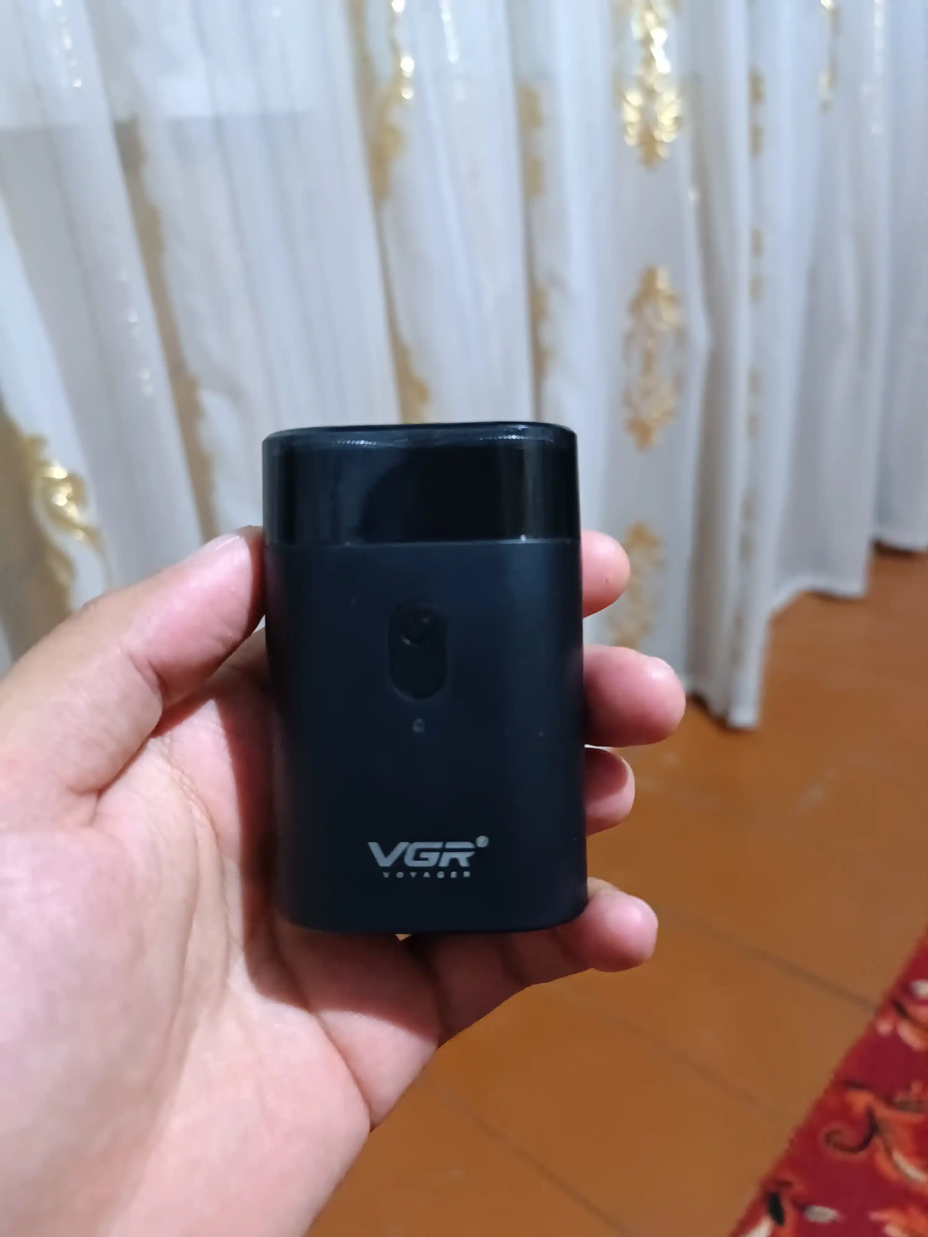 Elektr ustara VGR V-341, simsiz shaver, portativ, erkaklar uchun