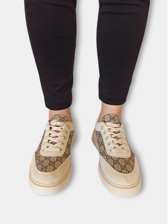 Ayollar krossovkalari bahor-kuz, qalin taglik, yumshoq