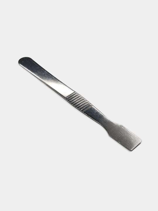 Turli xil qurilmalarni ta'mirlash uchun metall spatula
