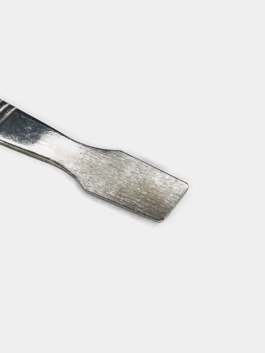 Turli xil qurilmalarni ta'mirlash uchun metall spatula