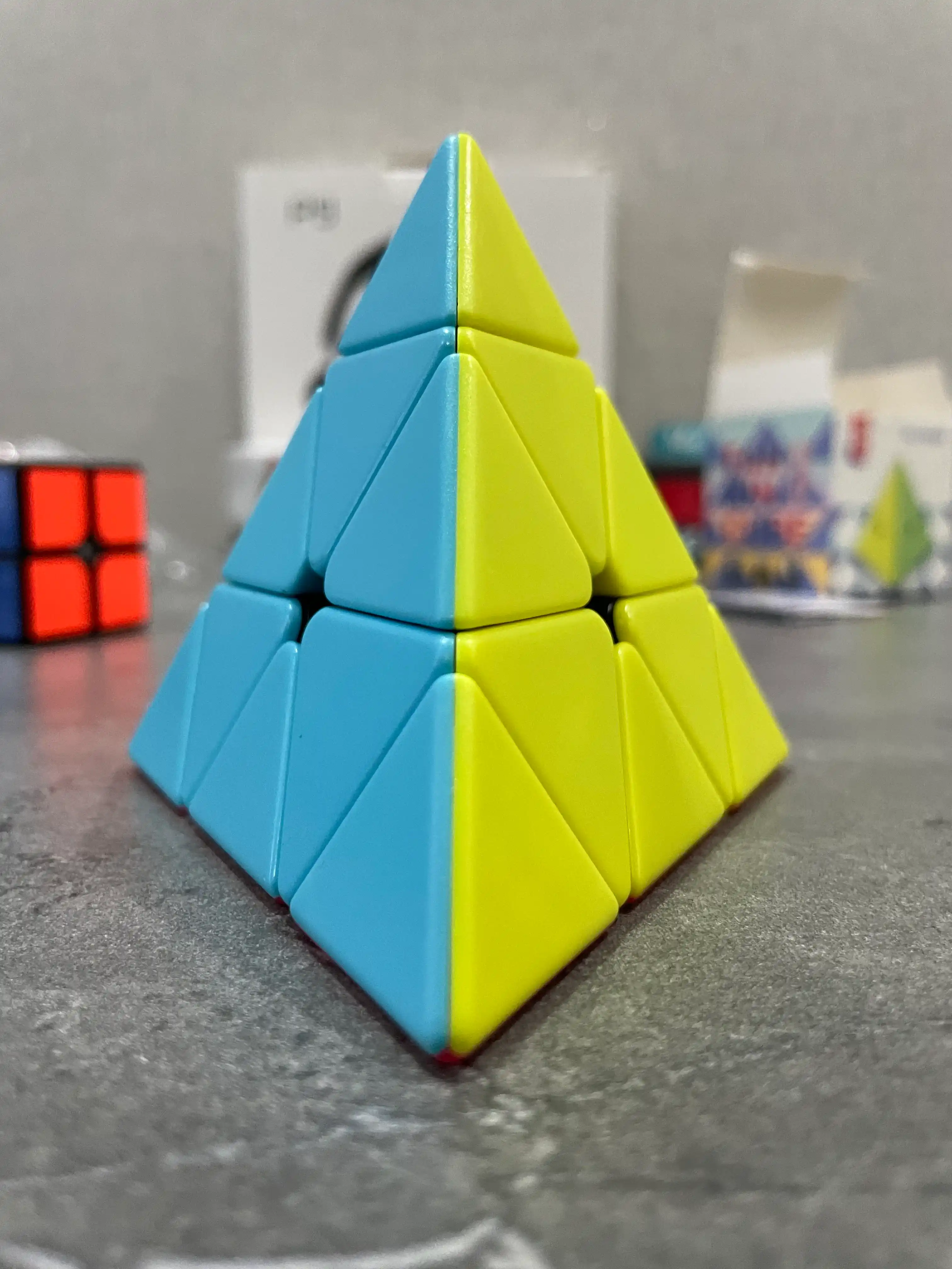Kubik Rubik piramida
