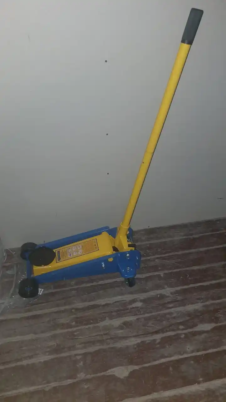 Домкрат гидравлический Automaster, подкатной 3т, 28 кг