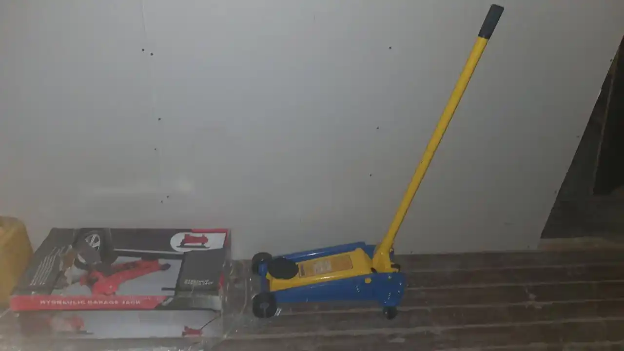 Домкрат гидравлический Automaster, подкатной 3т, 28 кг