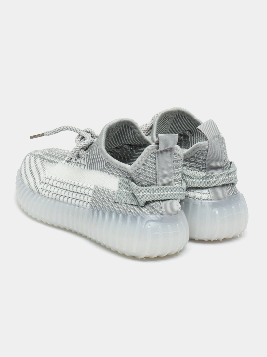 Ayollar krossovkalari Yezzy