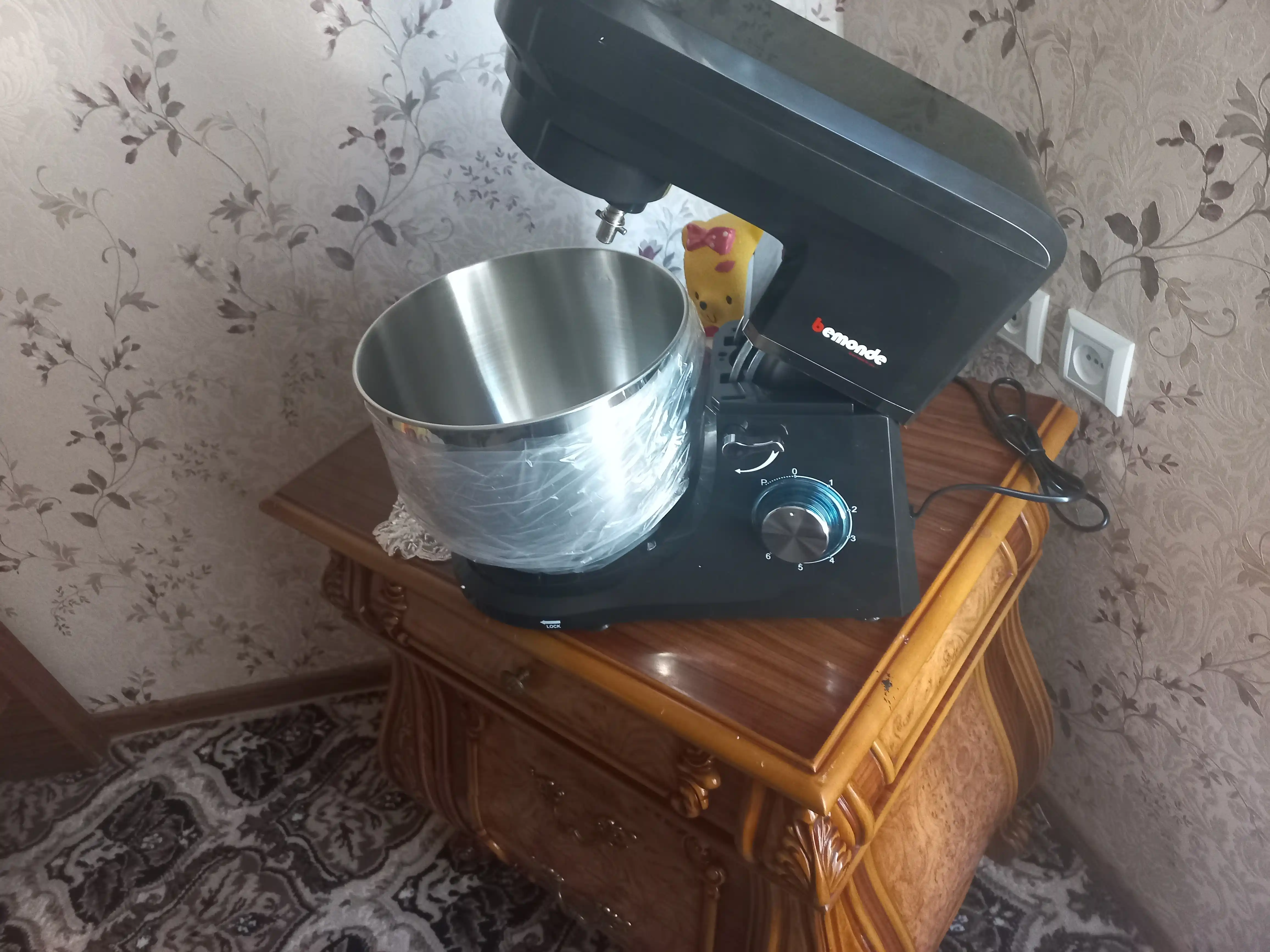 Mikser 7Litr Bemonde BM-SM1002SB, 2000Vt, 6 tezlik, temirli nasadkalar