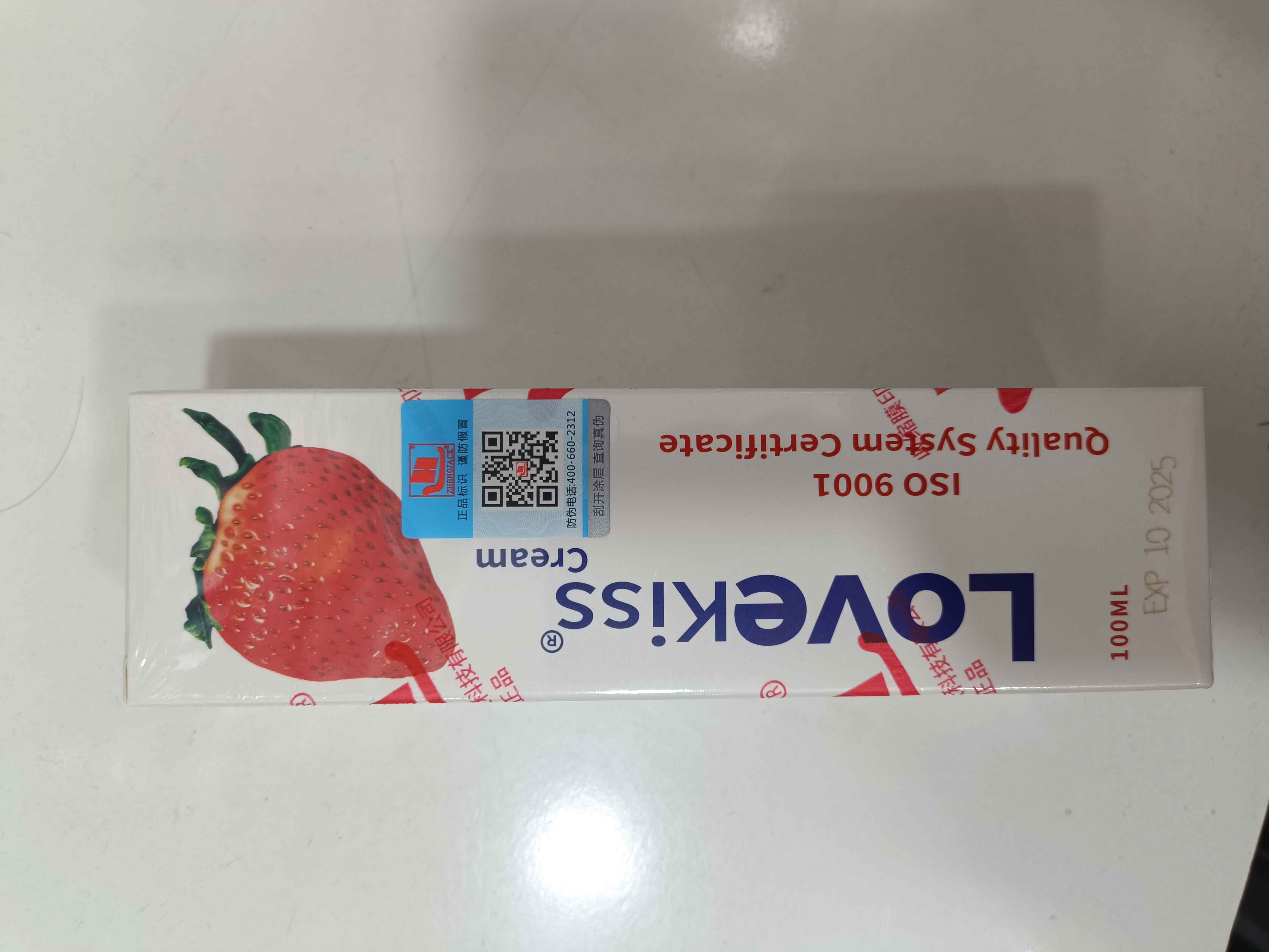 Eri oldida bir guruh odamlarning porno videosi