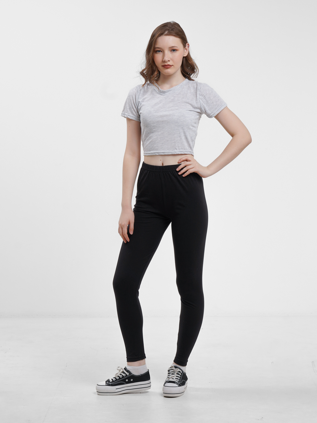 Yubka va leggings bilan futbolka