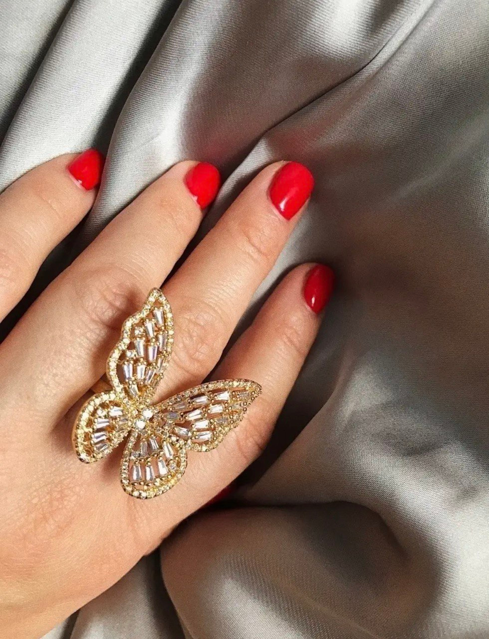 Busty teleboshlovchilar Busty teleboshlovchilar