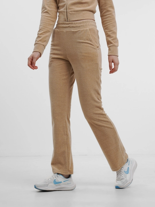 Ayollar sport kostyumi, velyur