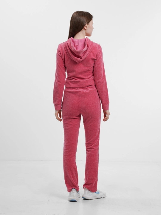 Ayollar sport kostyumi, velyur