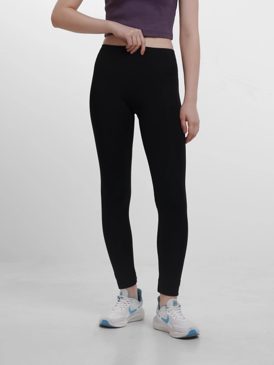 Ayollar uchun sport legginslar, losinalar