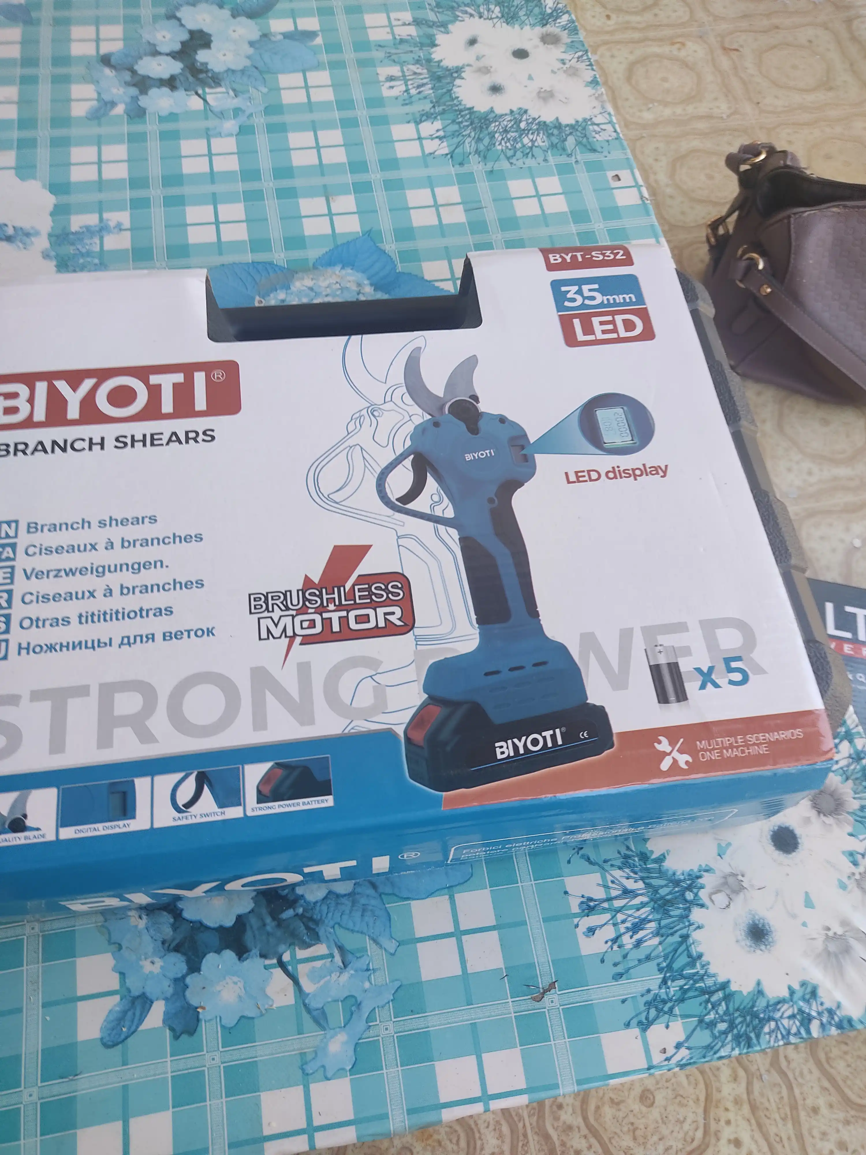 Akkumulyatorli cho'tkasiz tokqaychi (sekator) BIYOTI BYT-S32, 26V, kesish diametri 35 mm