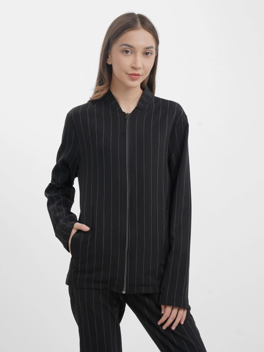 Ayollar sport kostyumi