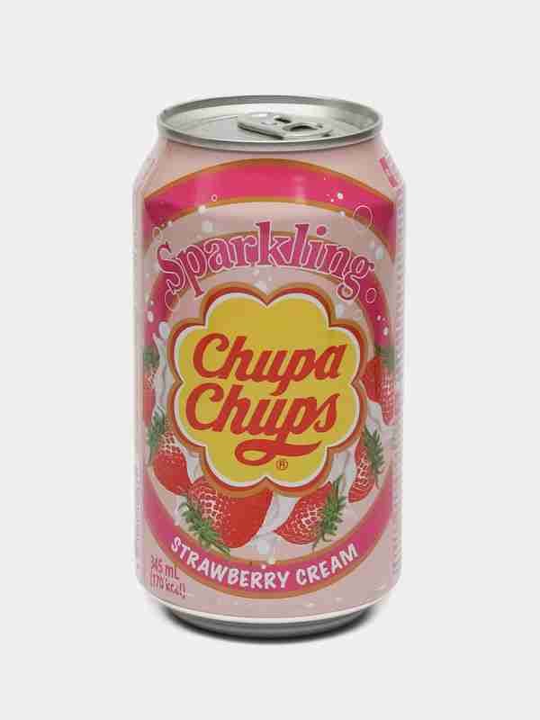 Krem va qulupnay bilan yalangoch qiz