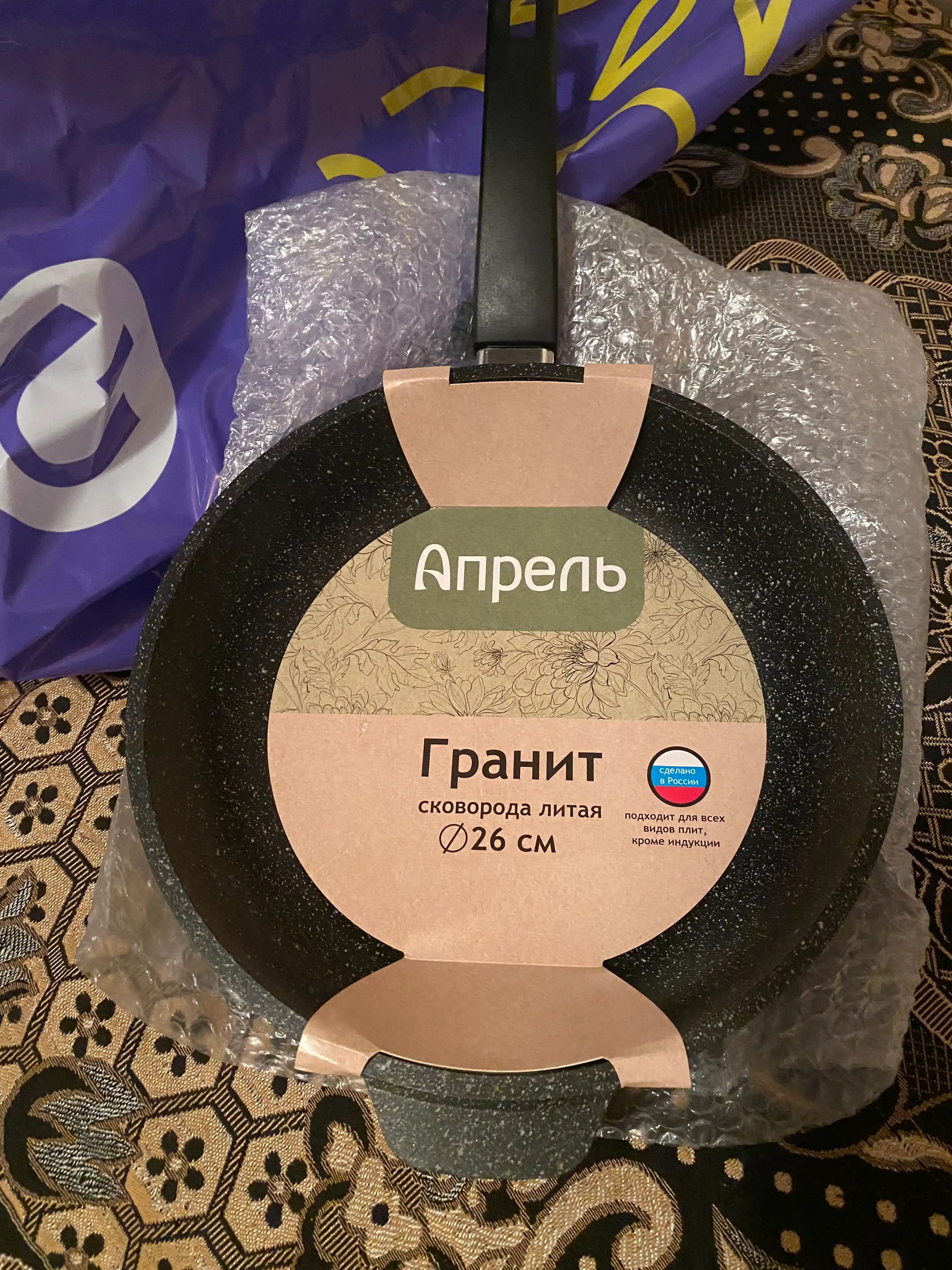 Yopishmaydigan tova Aprel brendidan, olinmaydigan tutqichli, qora granit