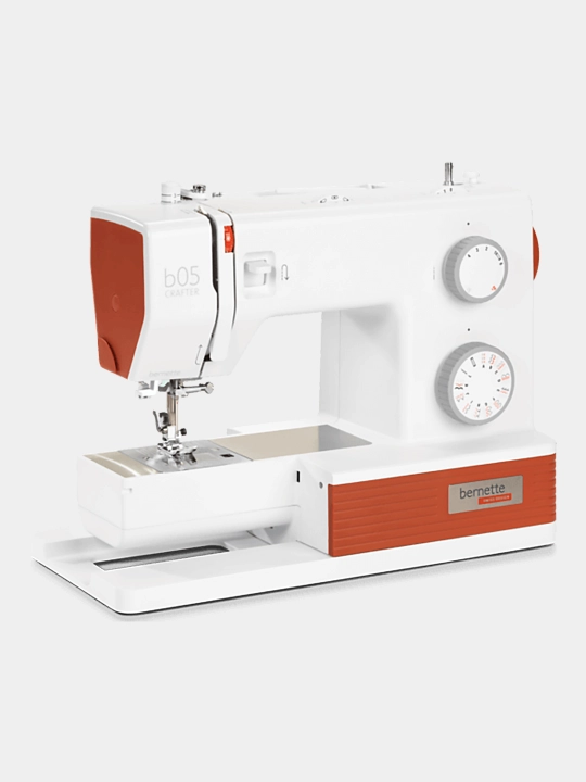Швейная машина Bernette b05 Crafter, 30 операций, LED-подсветка