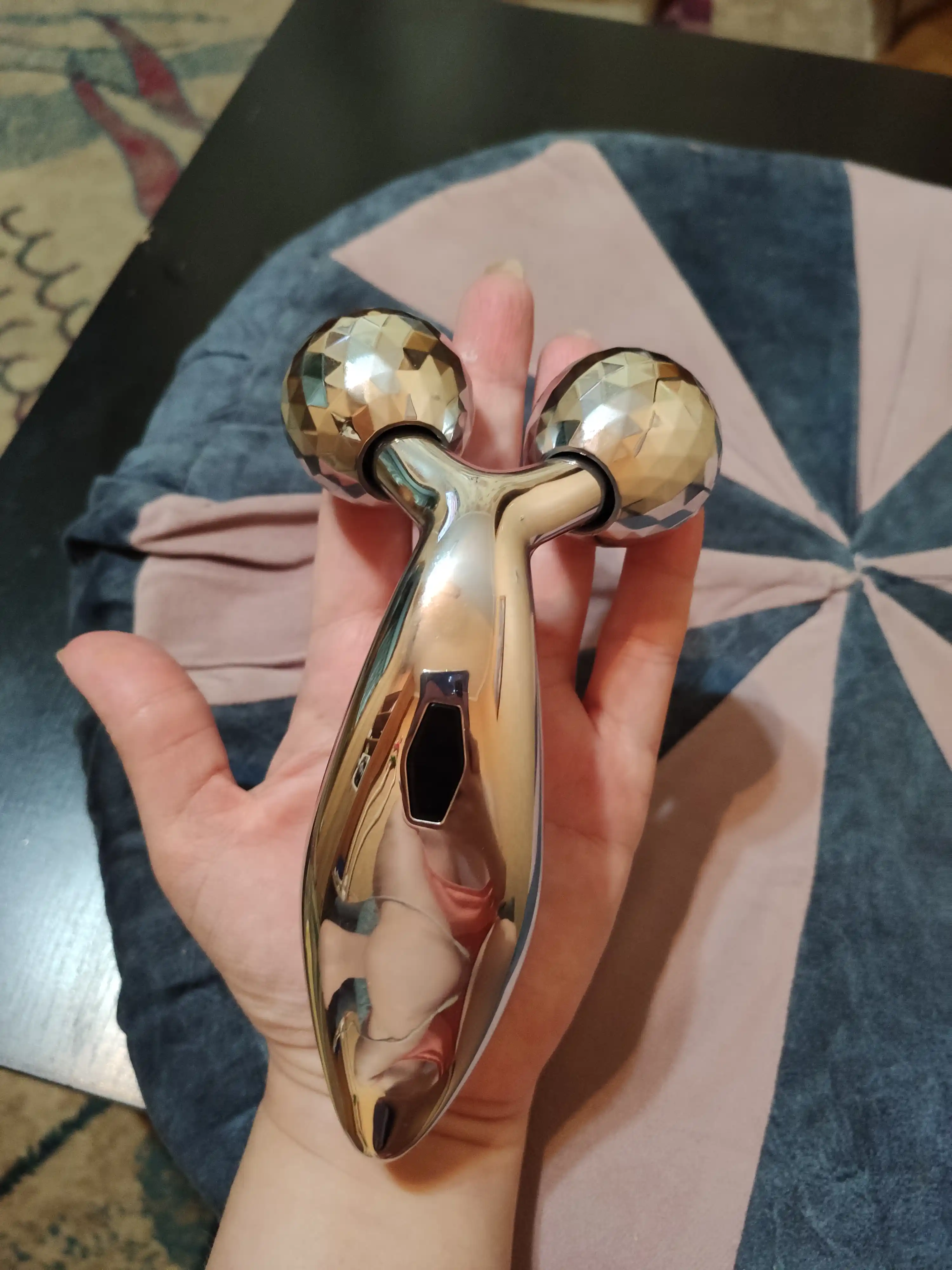 Massajchi yuz, qo'l va tana uchun 3D Massager Lifting