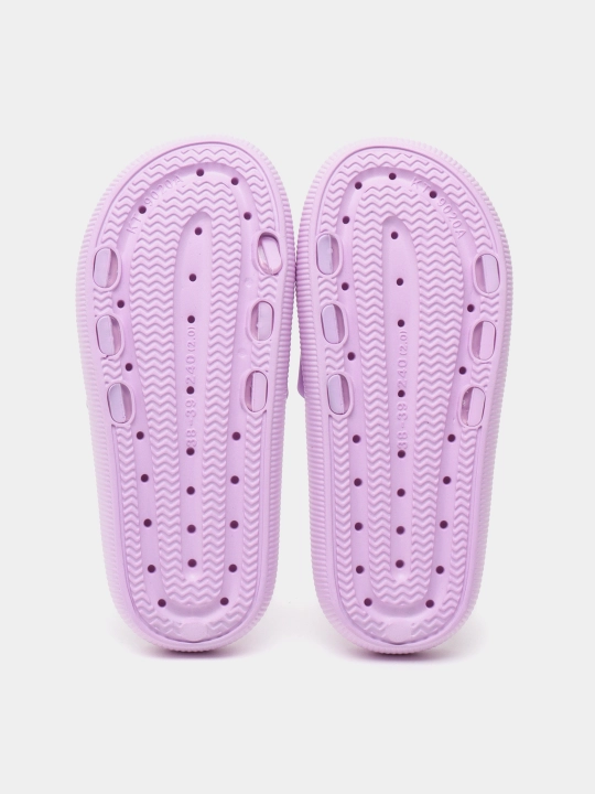 Slanets ayollar Flip-floplari