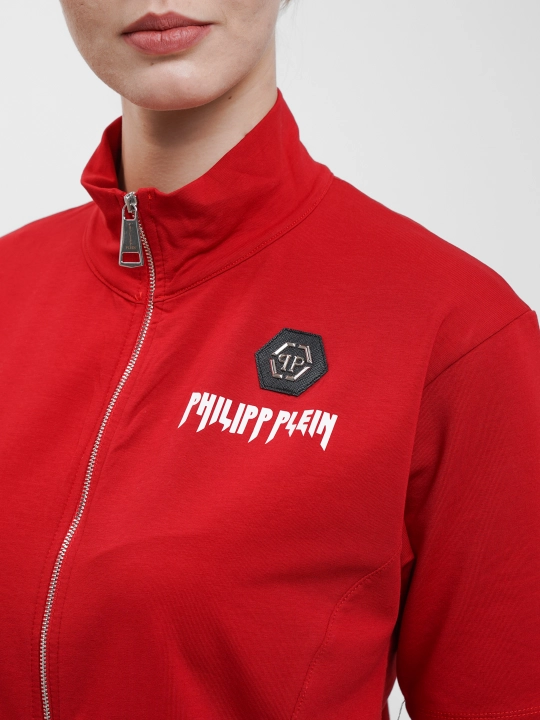 Ayollar uchun sport kostyumi