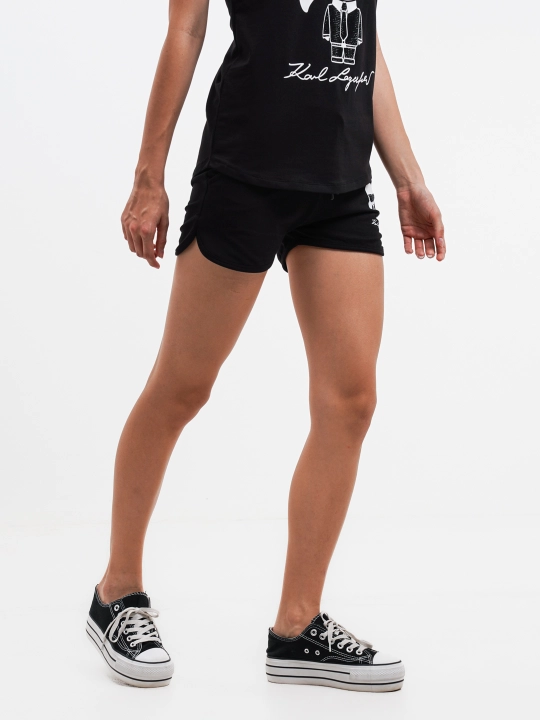 Ayollar uchun sport kostyumi, Turkiya