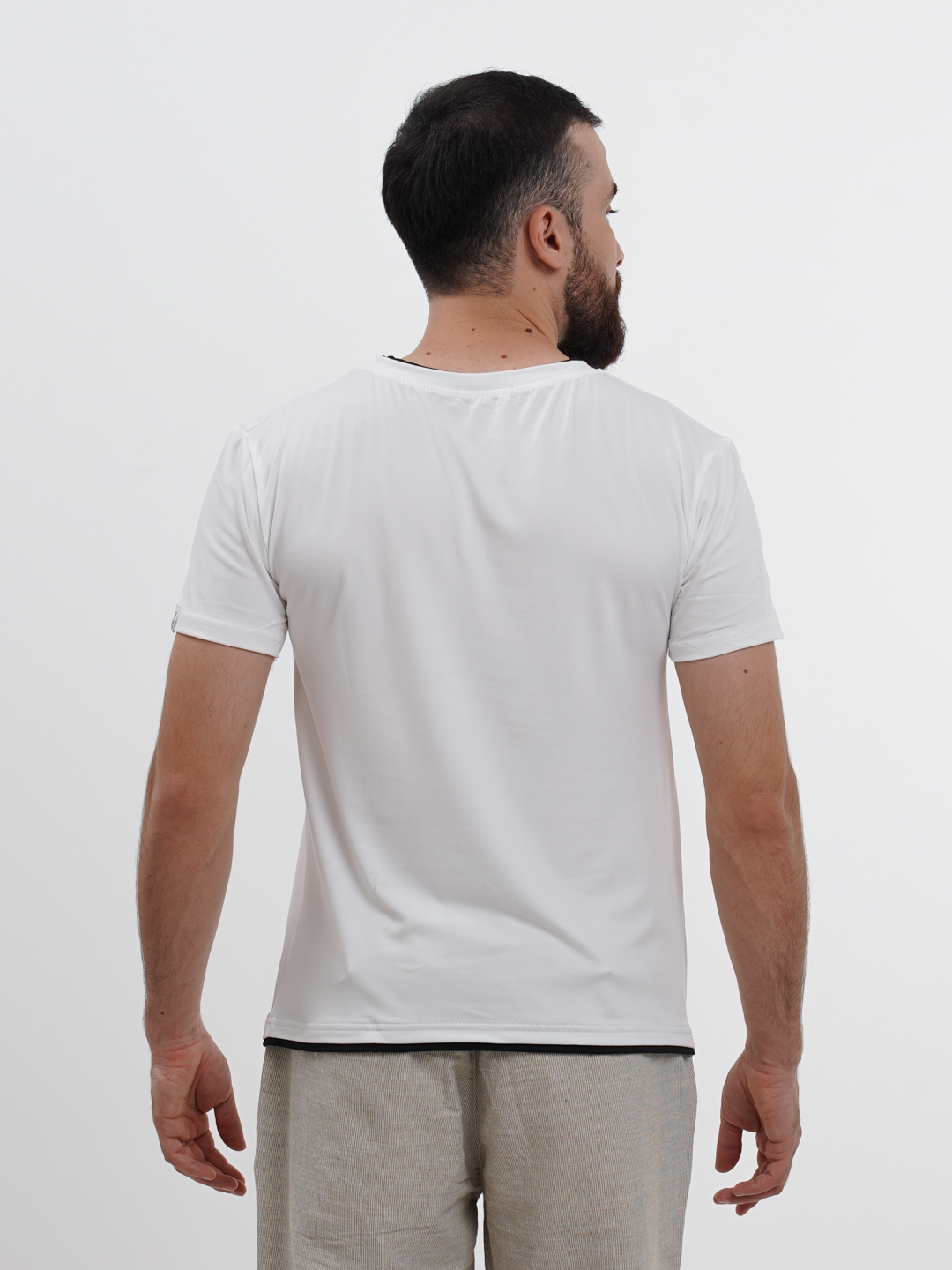 Toplarga qadar tomoqdagi uzun dik Gruziya semiz yalangoch fotosurat