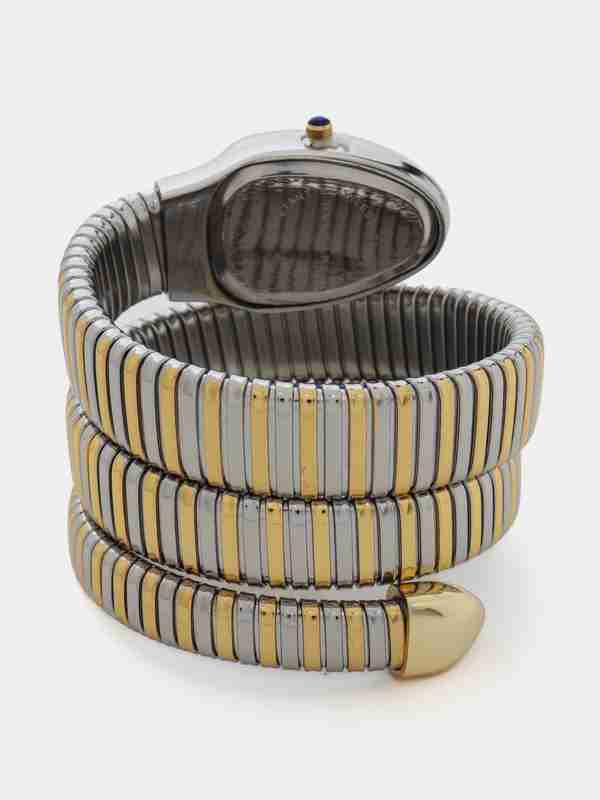 anusda toplangan odamlar olomon