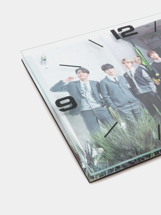 Noyob devor soati "BTS" to'rtburchak