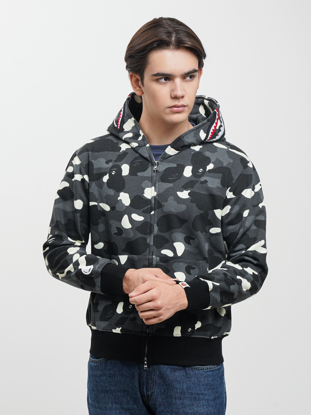 Худи Зипка Hoodie Bape Shark Head, светящийся камуфляж с головой акулы,  белый, черный купить по низким ценам в интернет-магазине Uzum (680667)