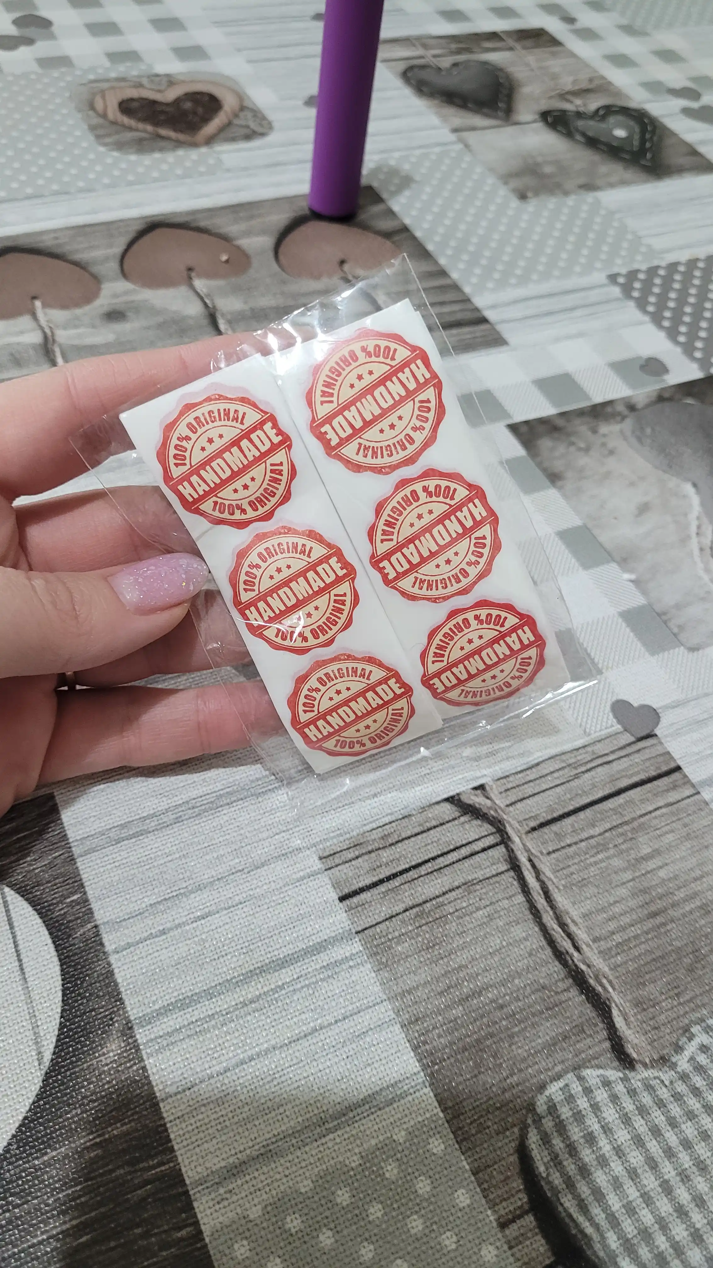 Стикер наклейки для рукоделов с надписью Hand Made