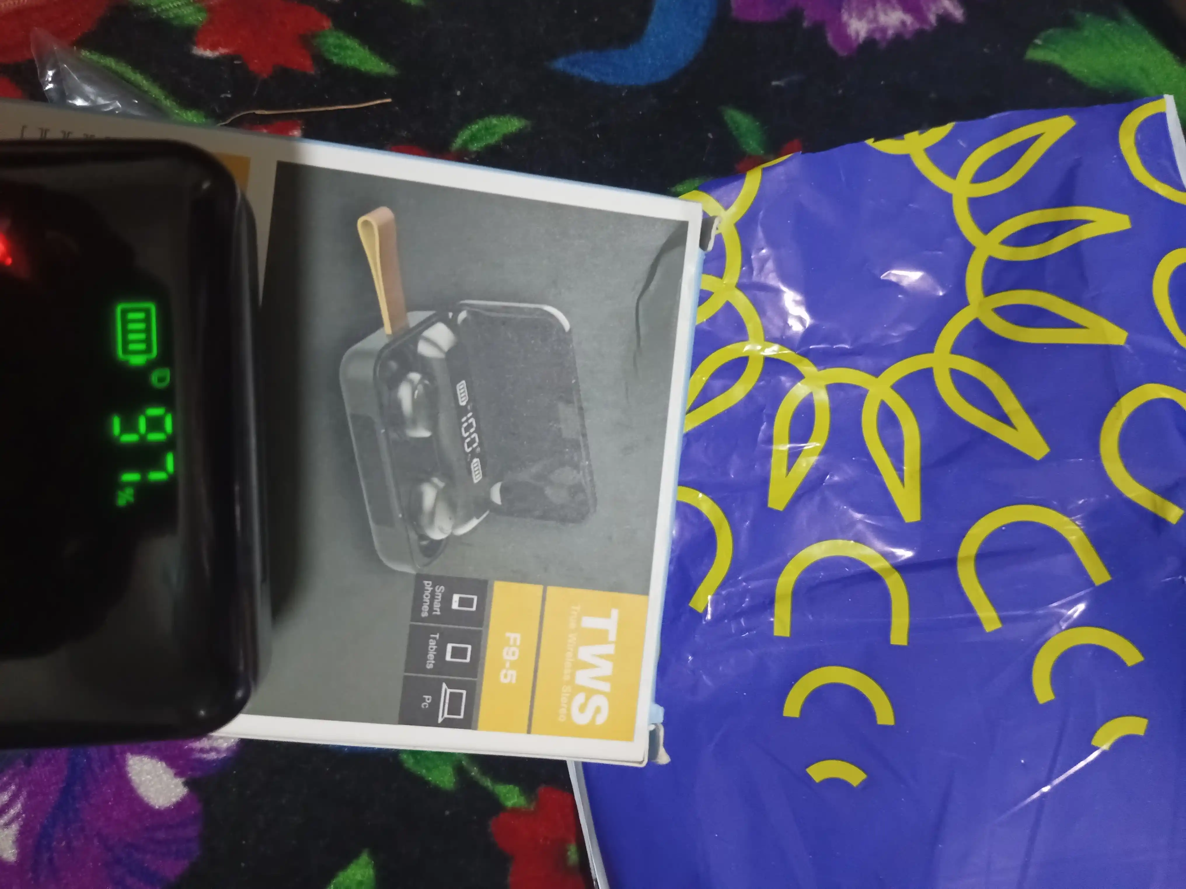 Simsiz quloqchinlar TWS F9-5 Power Bank bilan