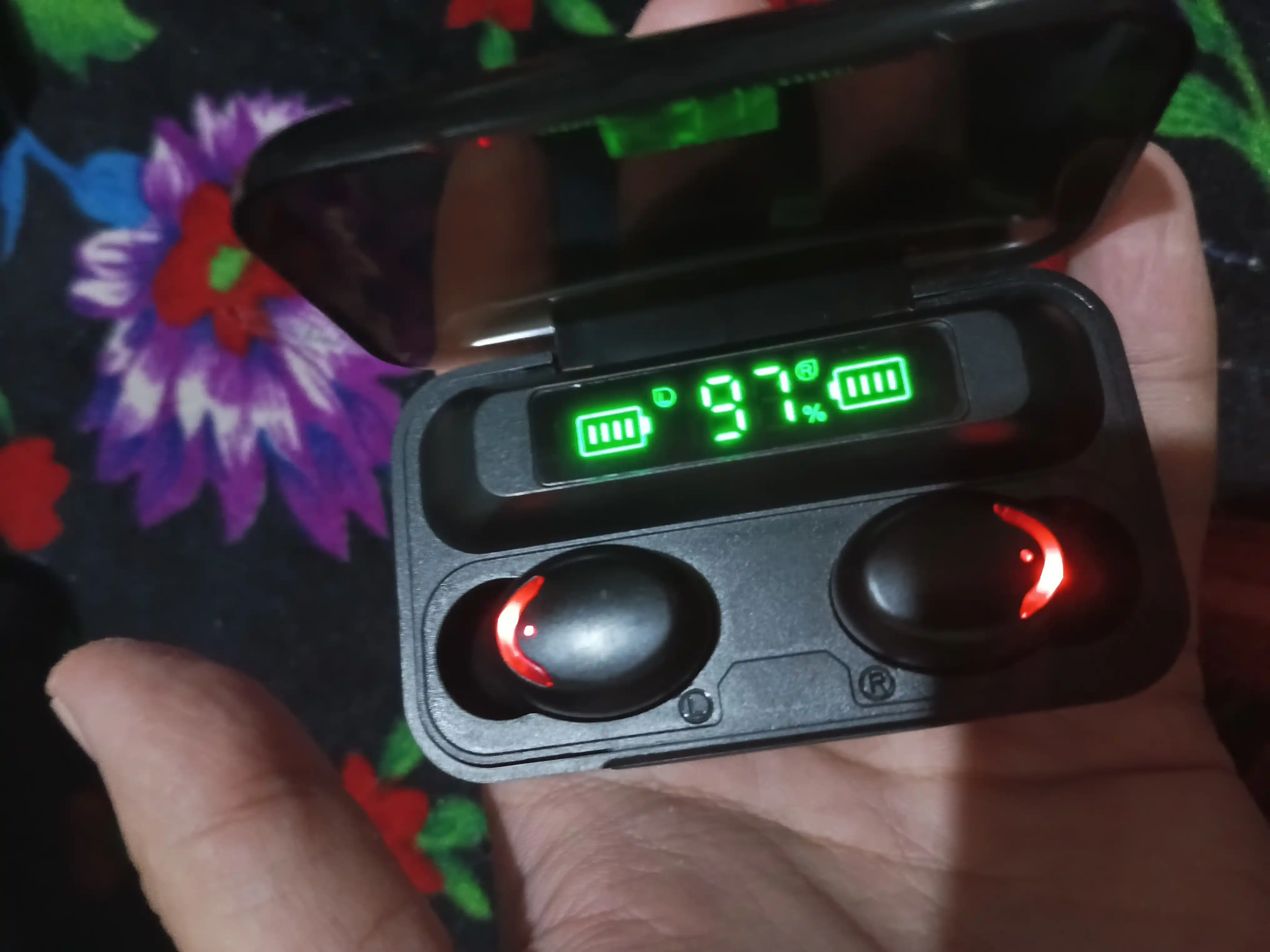 Simsiz quloqchinlar TWS F9-5 Power Bank bilan
