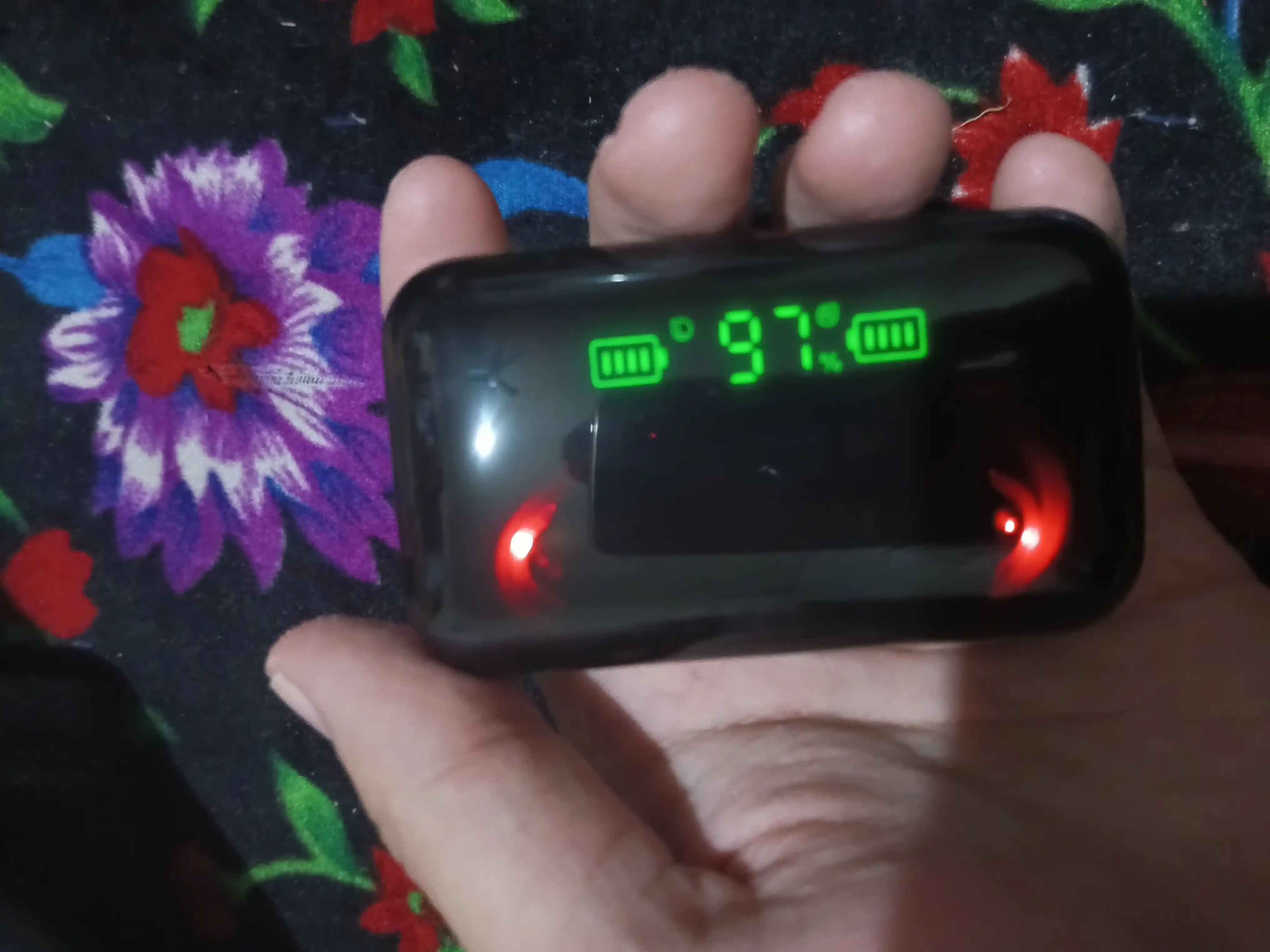 Simsiz quloqchinlar TWS F9-5 Power Bank bilan