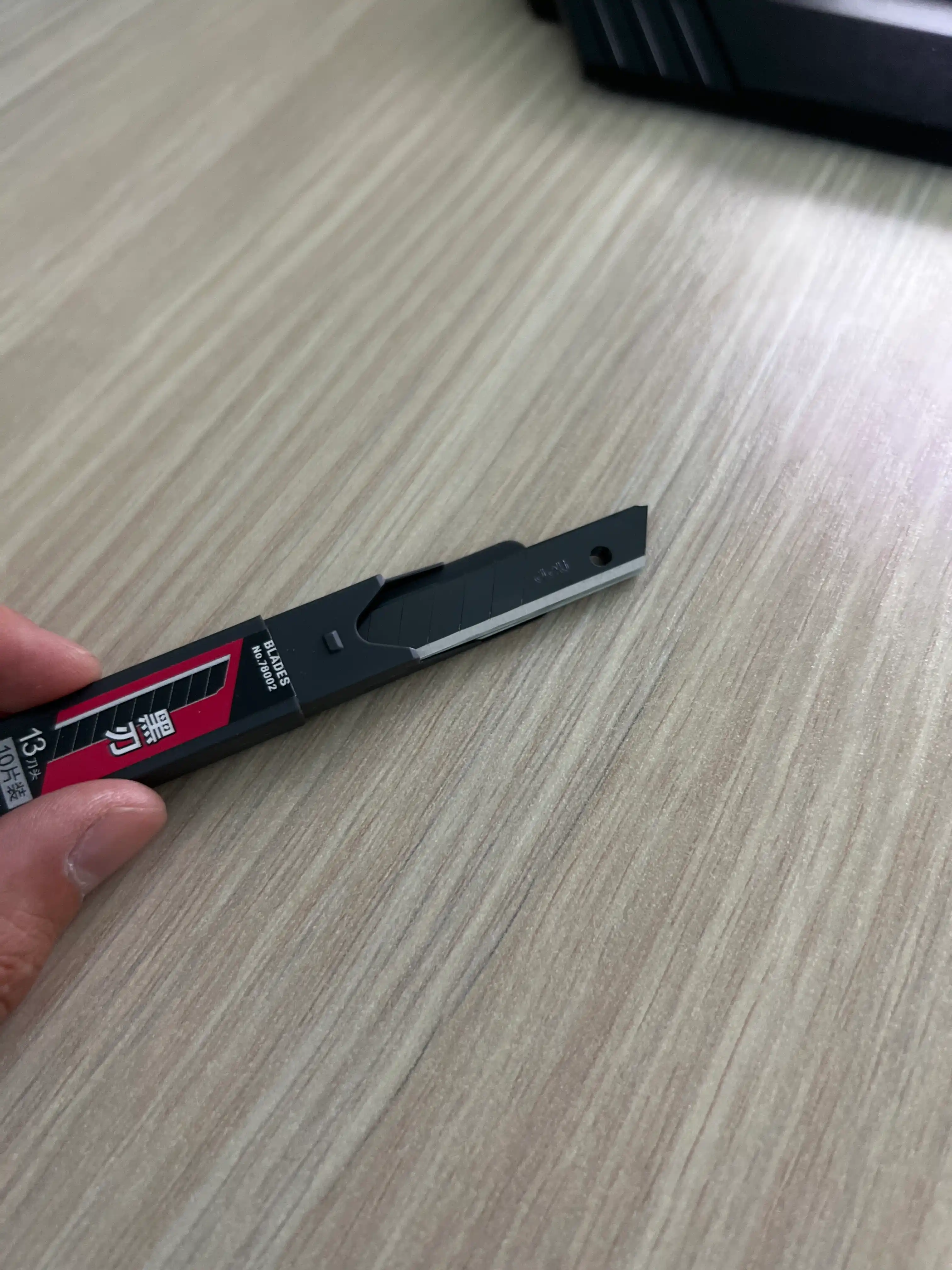 Pichoqlar Deli 78002, qora, 9 mm, 10 dona