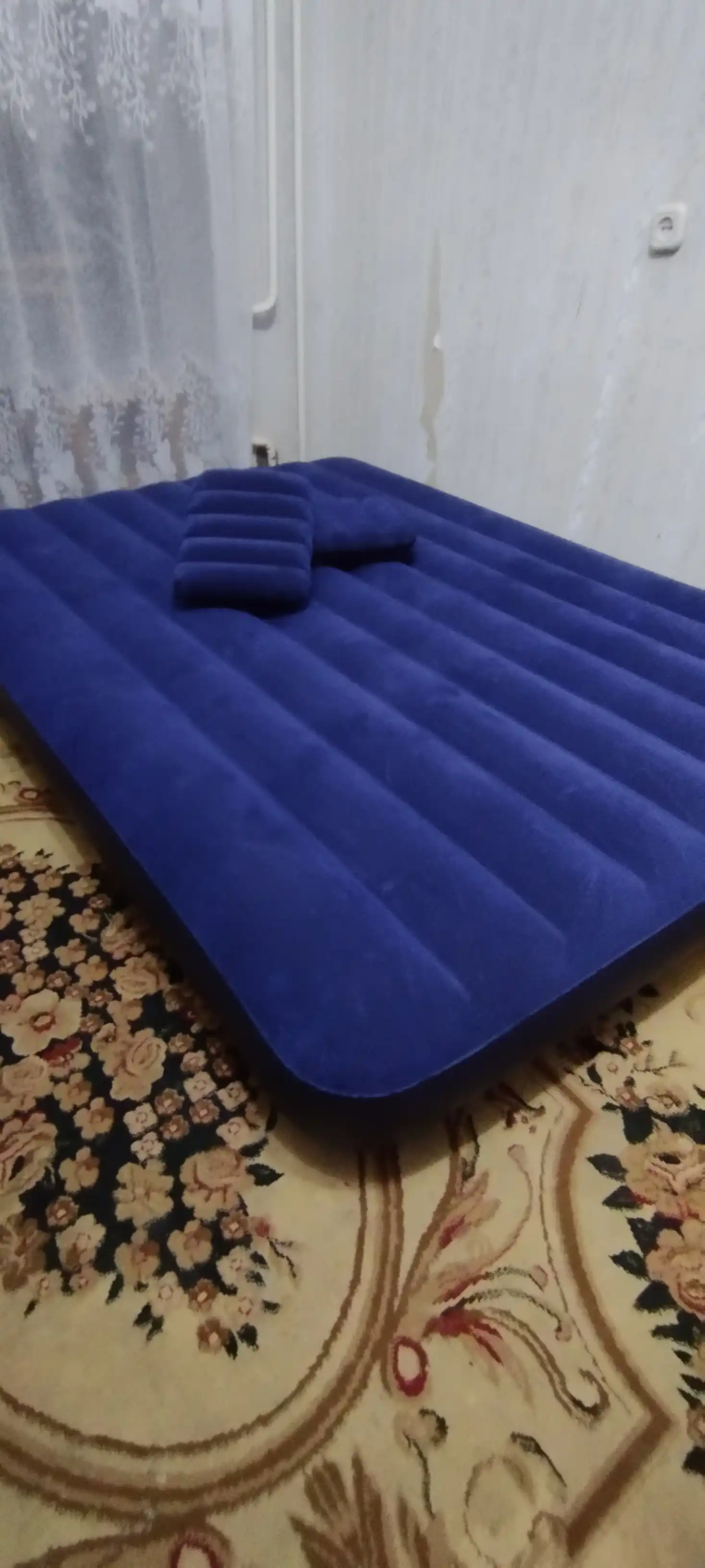 Надувной матрас Intex,2-х местный с ручным насосом, 2 надувные подушки, 152 * 203 * 25 см