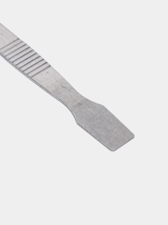 Turli xil qurilmalarni ta'mirlash uchun metall spatula
