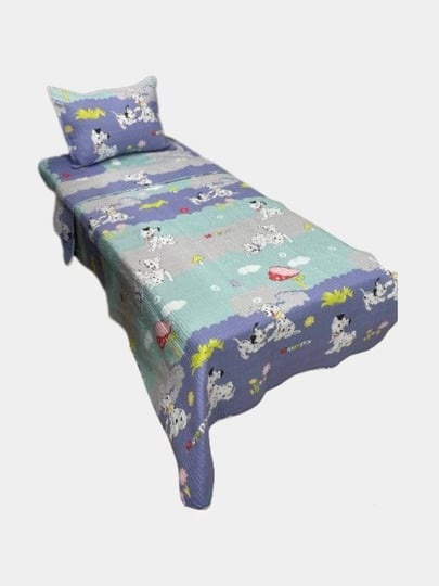 Chap kokragida tatuirovka qilingan porno yulduz