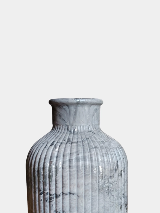 Quritilgan gullar uchun guldon, gipsdan