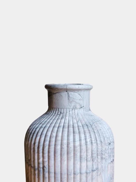 Quritilgan gullar uchun guldon, gipsdan