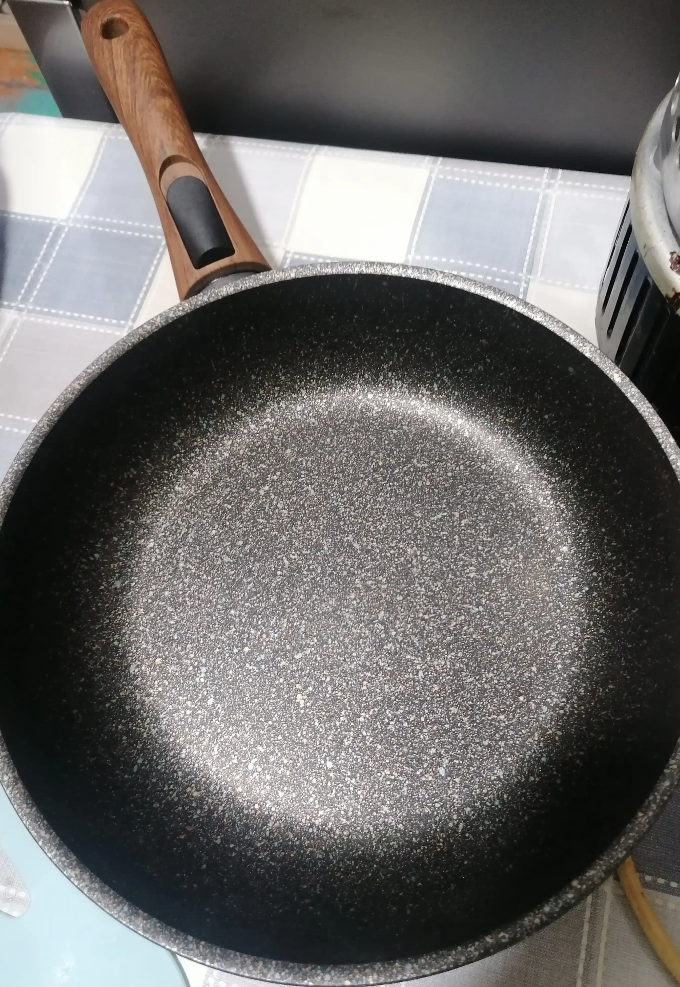 Tova Kukmara Granit Ultra, olinadigan tutqich bilan