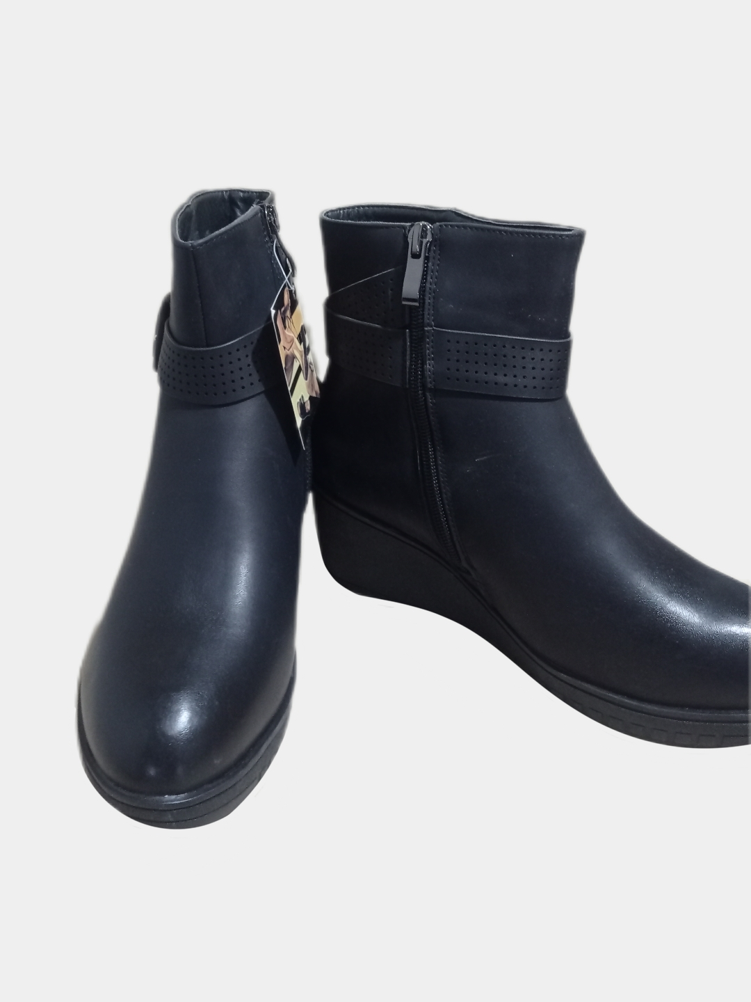 Moynali kiyimlardan tikilgan