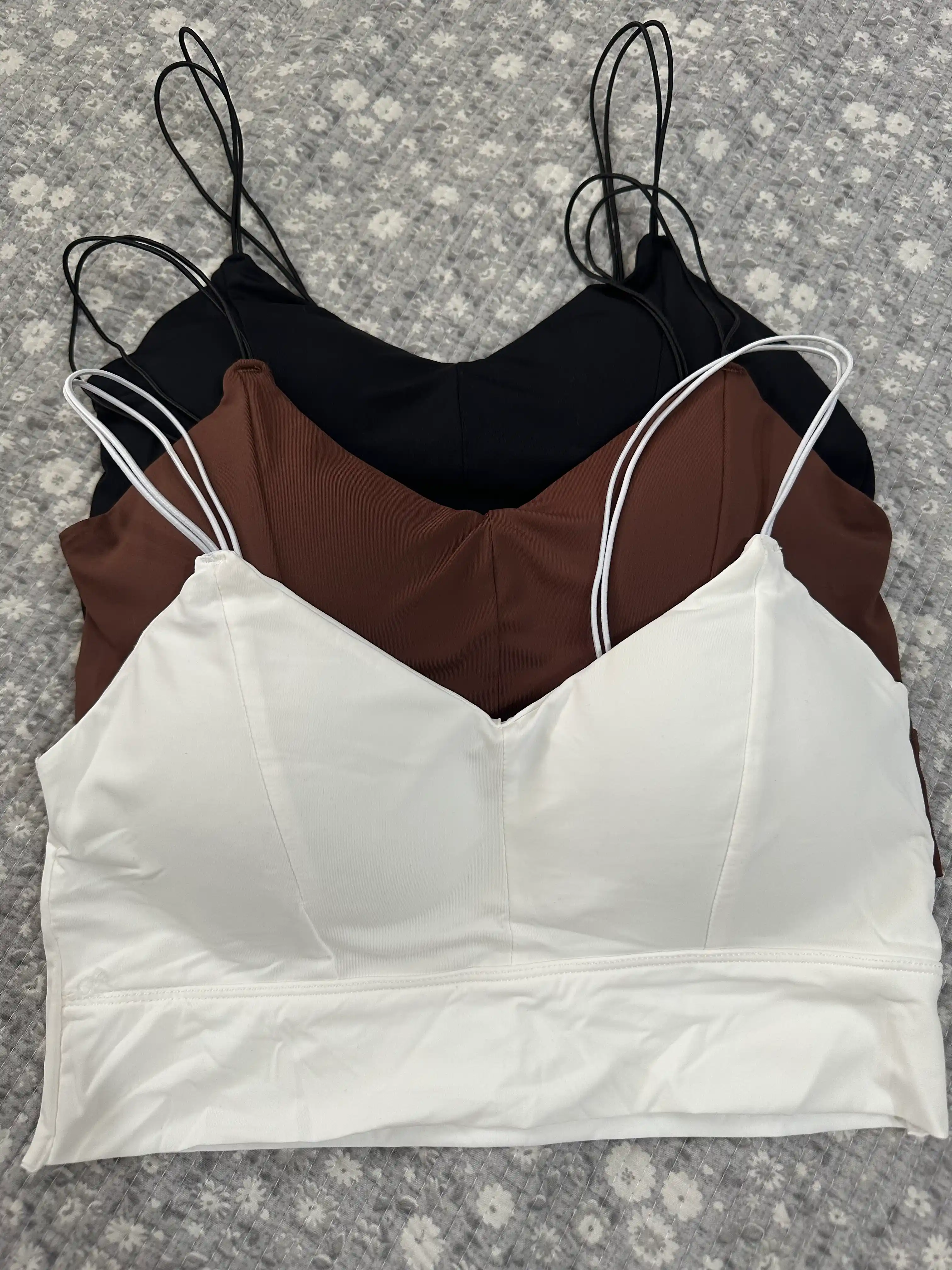 Ayollar uchun oddiy top, qisqa top, qizlar uchun top, krujkali top, mayka