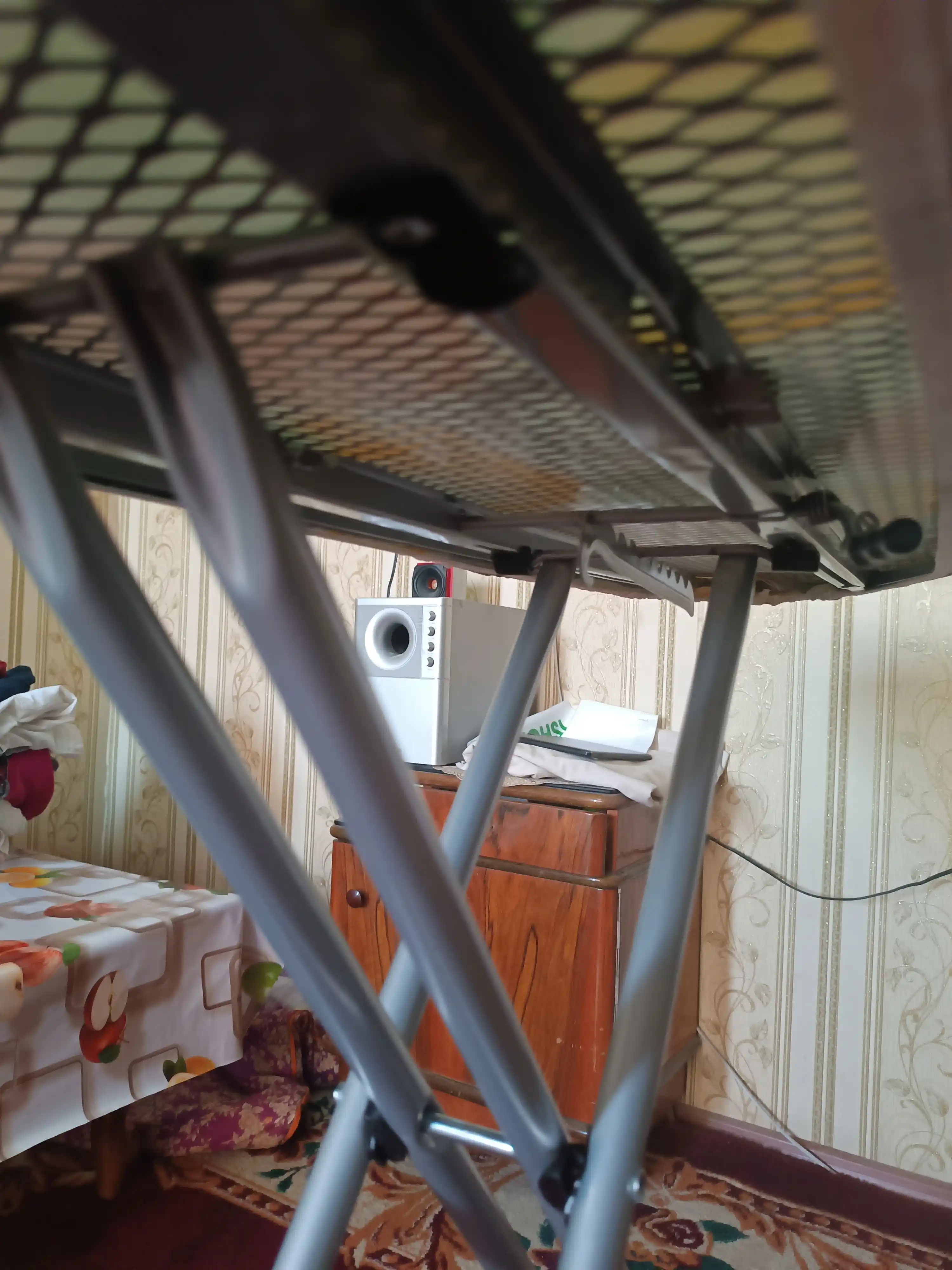 Гладильная доска с подставкой для утюга, складная, металлический корпус Perilla Eko Inci
