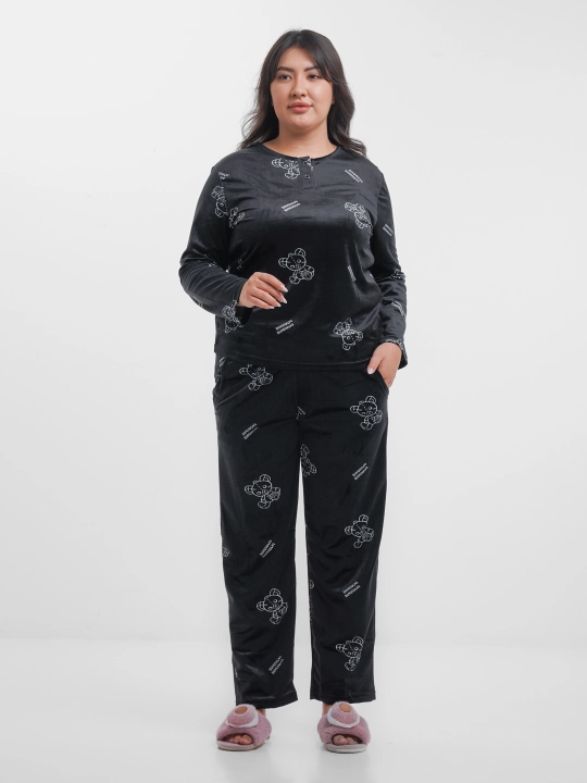 Ayollar uchun pijama, velyurli