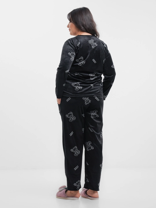 Ayollar uchun pijama, velyurli