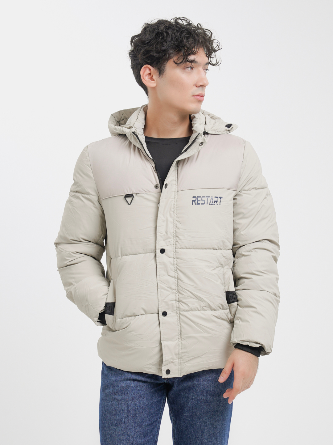 Yumshoq yalangoch erkaklarning mobil telefon rasmlari