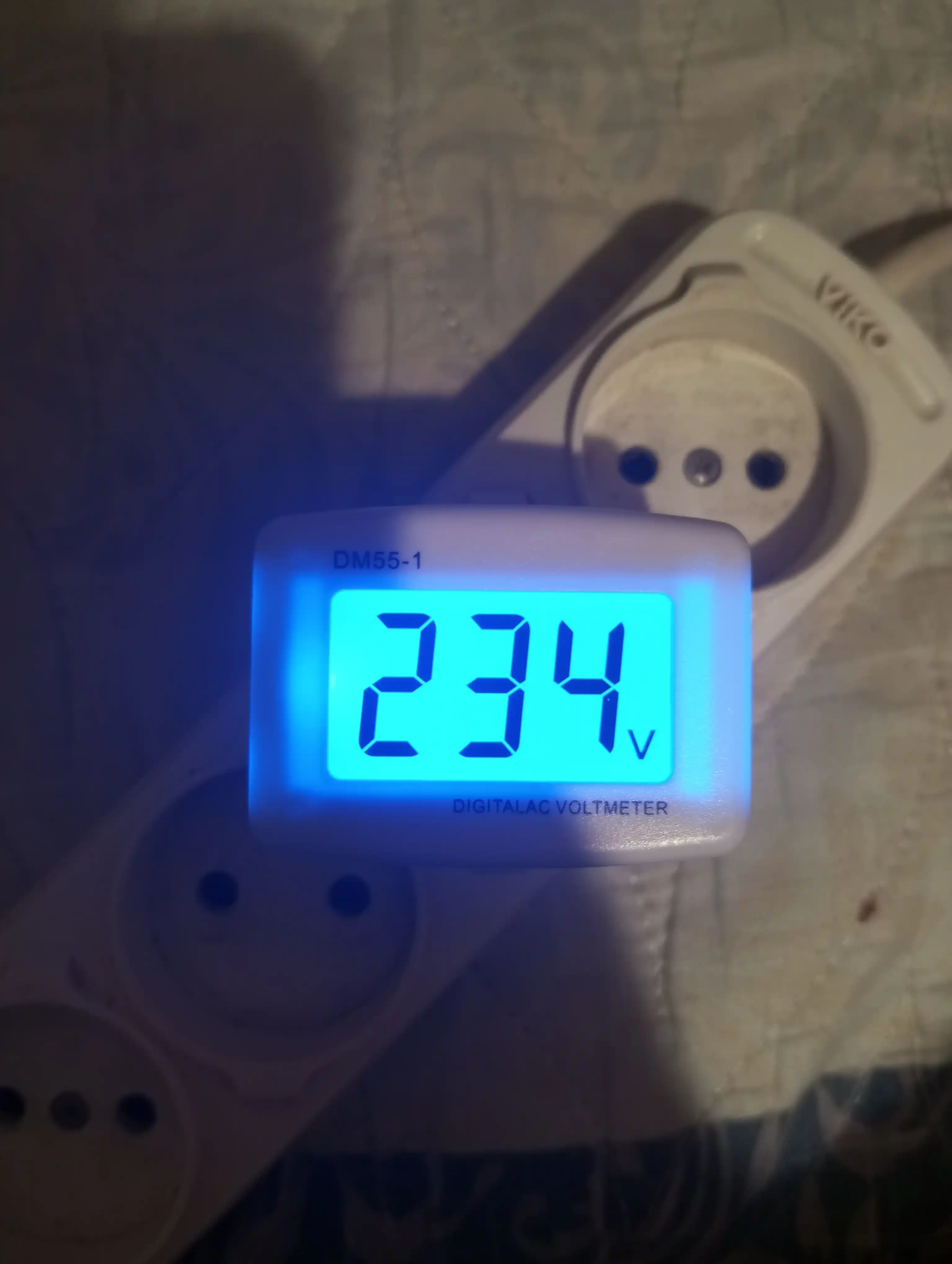 Raqamli o'zgaruvchan kuchlanish voltmetri DM55-1, maishiy tarmoq uchun 220-230V